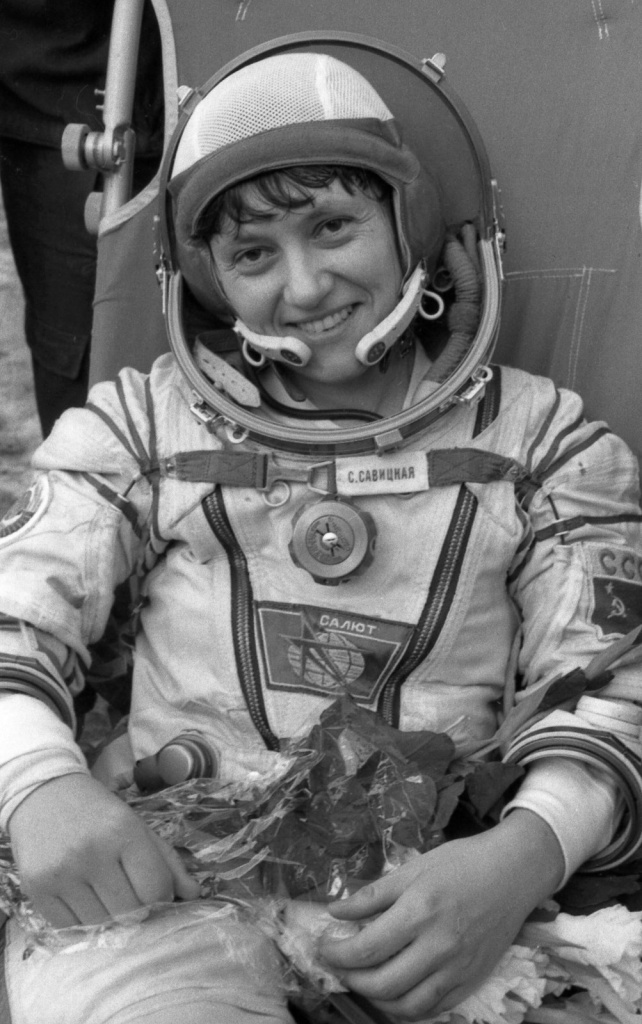 1.Космонавт Светлана Савицкая вернулась из своего второго космического полета. Июль 1984 года.jpg
