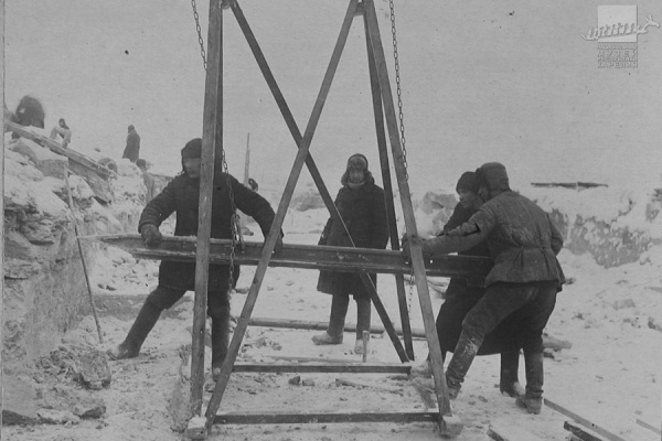 Таран системы десятника А.Л.Раевского для раскалывания мерзлого грунта. 27 февраля 1933 года